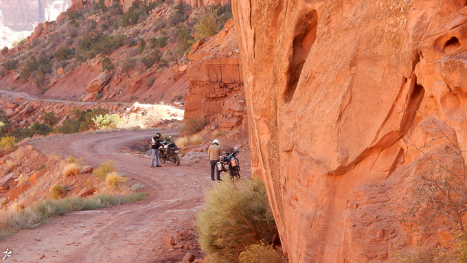 en route pour le Dead Horse Point park sur la piste Long Canyon road, les motards