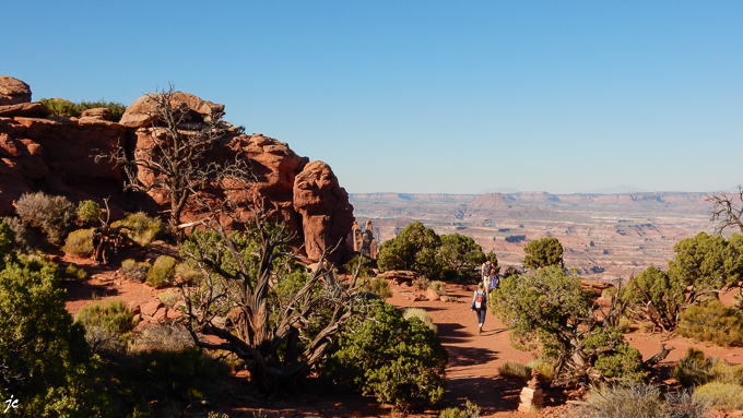dans Canyonlands National park, sur le Grand View Point trail, Simone, Cyril et Magali