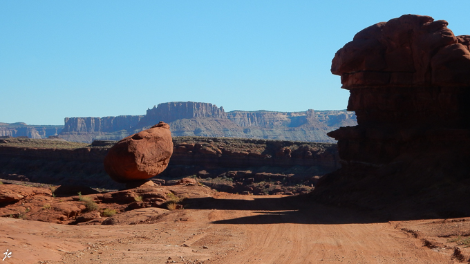 sur Potash road, à côté des bassins