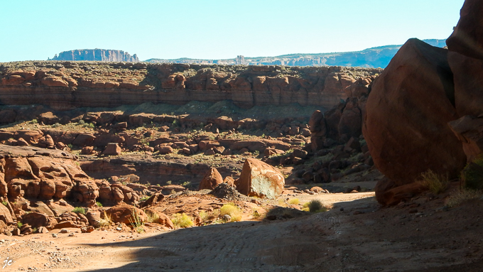 sur Potash road, à côté des bassins, la piste ?