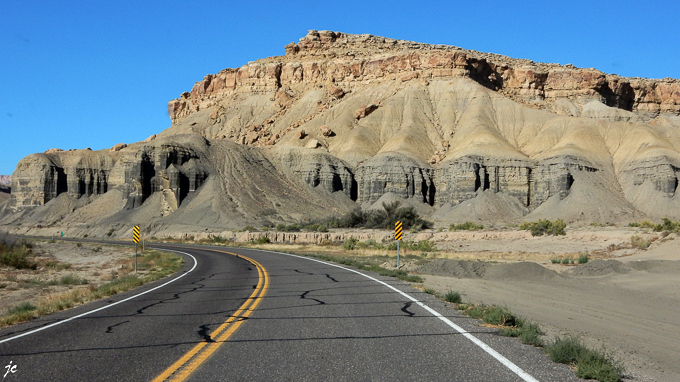sur la State Route 24 (SR24) dans le comté de Wayne en Utah
