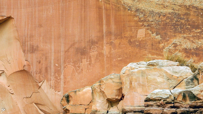 dans le Capitol Reef National park, les pétroglyphes