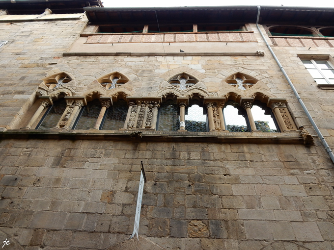 la façade de l'hôtel du Viguier à Figeac