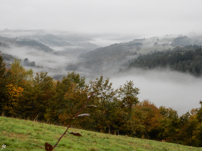 la balade à Linac, la brume dans la vallée de la Célé