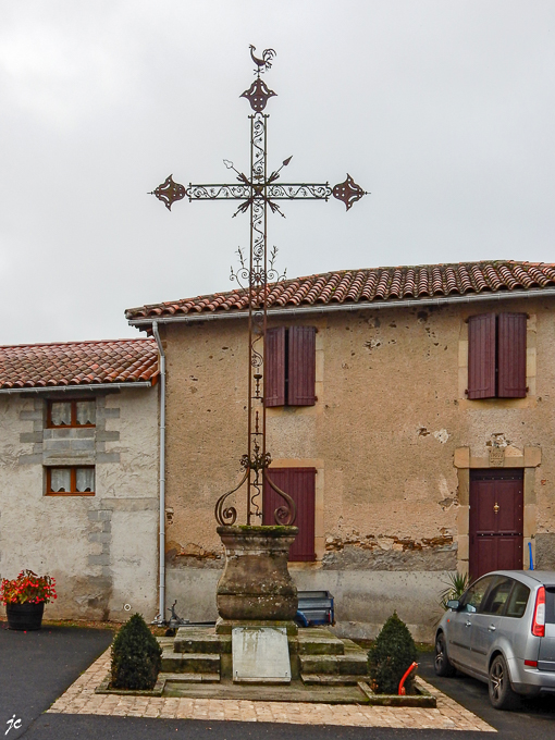 la croix à Linac
