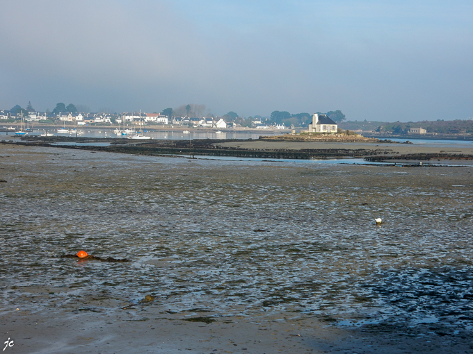 l'île du Nohic et la maison du gardien des parcs à huîtres