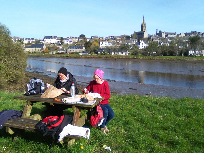 le pique nique en face de Pont Croix