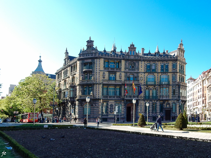 un immeuble à la plaza de Don Federico Moyùa