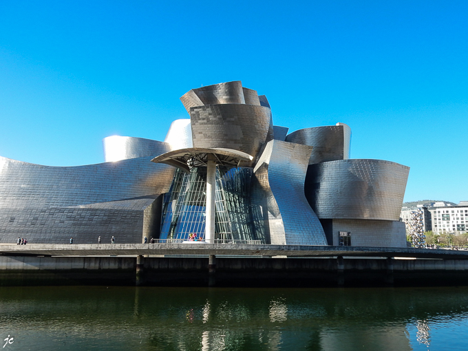 le musée Guggenheim Bilbao, conçu par l'architecte de renom Frank Ghery