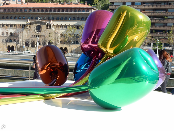 TULIPES de Jeff Koons, à l'extérieur du musée Guggenheim