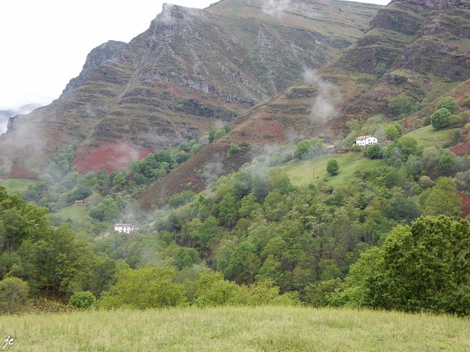 au réveil ! les nuages remontent la vallée