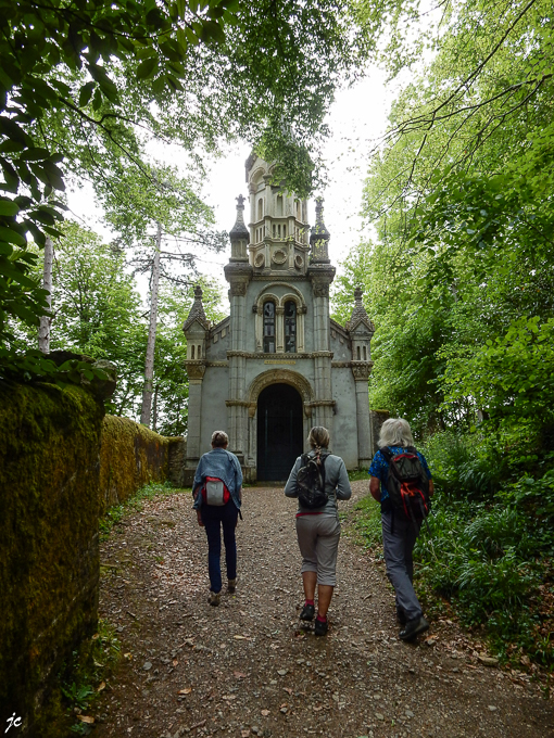 calvaire de Bétharram · 8e Station · "Le portement de la croix"