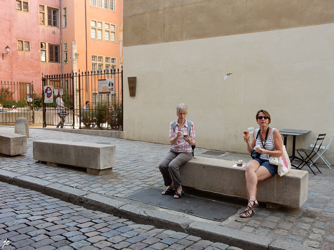 chaud ! chaud ! une bonne glace pour tempérer !