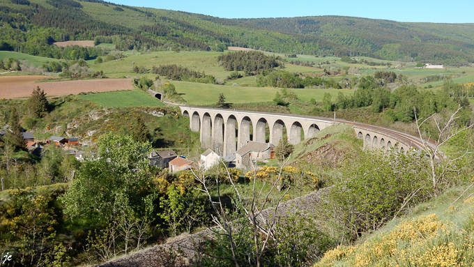 le viaduc ferroviaire à Mirandole