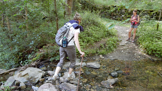 la traversée du ruisseau des Ouves
