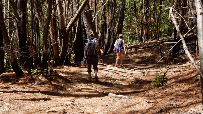 Simone et Magali dans la descente vers St Germain de Calberte