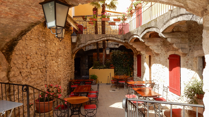 le cadre pour le dîner, l'hôtel restaurant L'Oronge