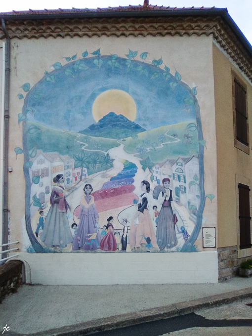 la fresque sur la maison à la sortie de l'ancien pont de chemin de fer