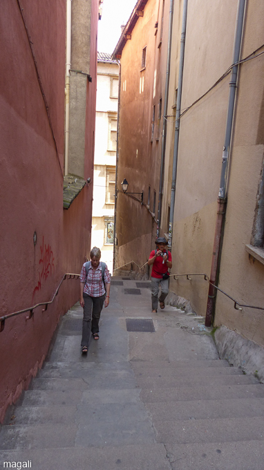 Simone et JC dans la montée des Chazeaux à Lyon