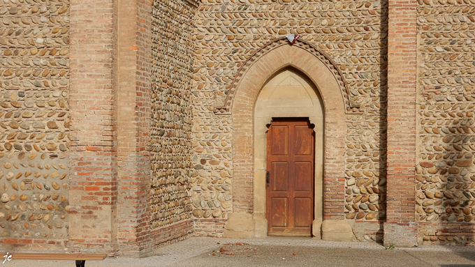 détail des murs de galets roulés