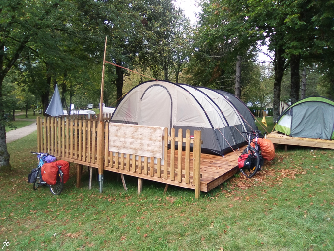 le prêt à camper sur le camping De Boÿse à Champagnole