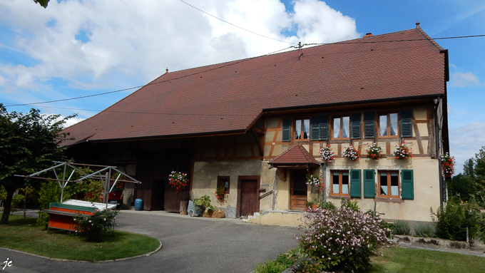 la maison typique à Valdieu Lutran