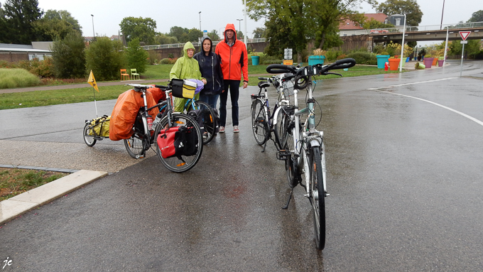 Simone, Elisabeth et Benoit au port de Montbéliard