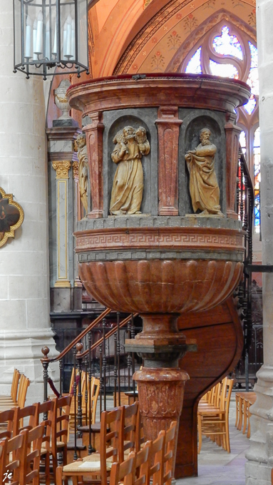 la chaire dans la collégiale Notre Dame