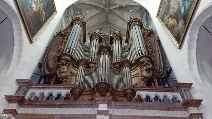 l'orgue dans la collégiale Notre Dame