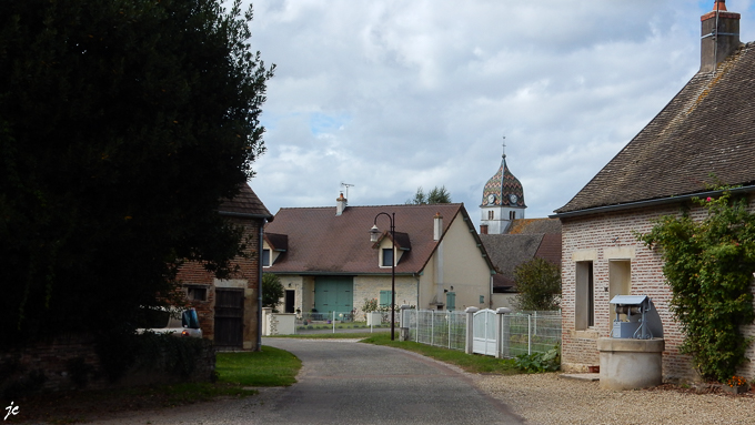 le clocher de l'église de Charnay lès Chalon