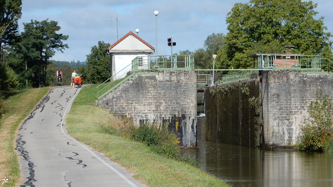 les écluses sur la Saône canalisée