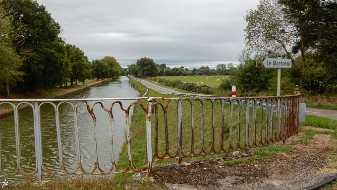 au dessus du canal du Centre