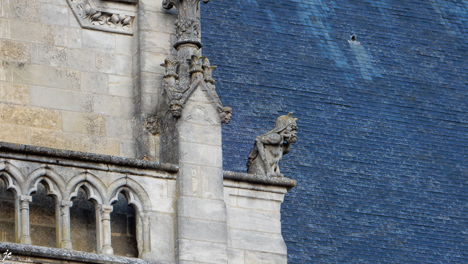 sur le clocher de la cathédrale Saint Cyr et Sainte Julitte de Nevers