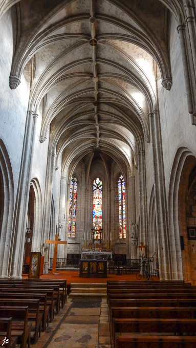 la nef et le choeur de l'église St Jacques