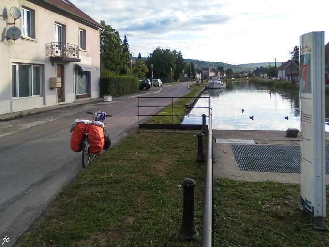 le départ de l'Isle sur le Doubs