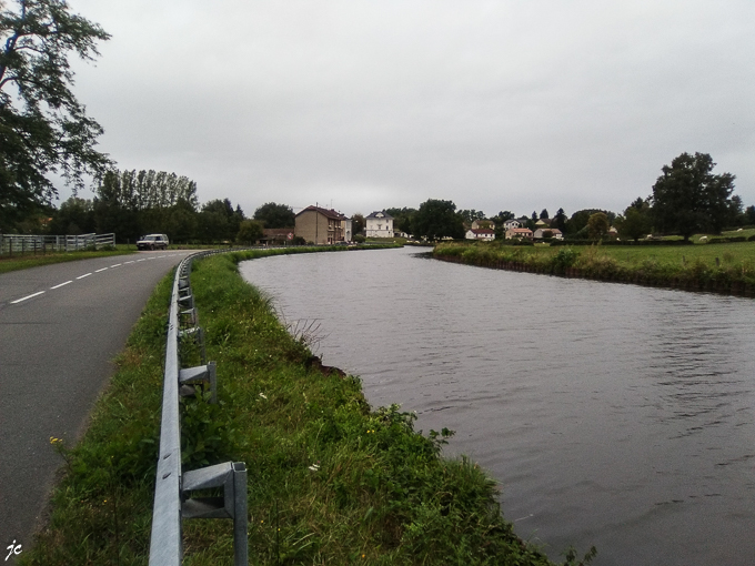 sur la D974 à la sortie de Montceau les Mines