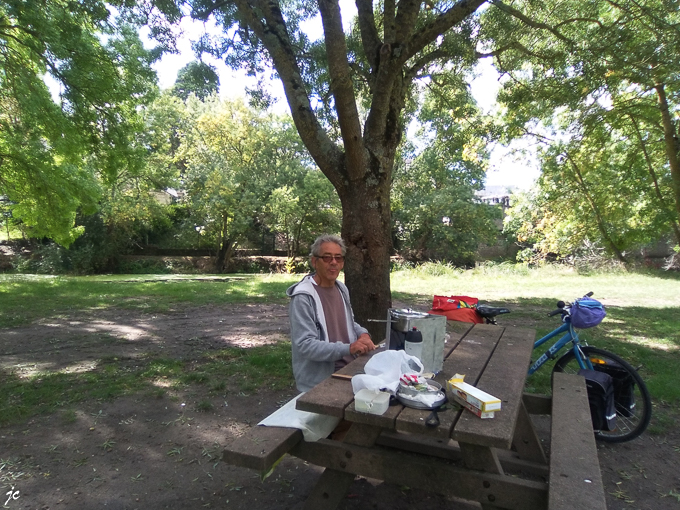 à Saumur au bord du Thouet