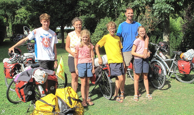 Simon, Elisabeth, Blanche, Célestin, Benoit et Héloïse