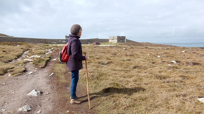 Simone et les fortifications construites en 1884, qui contrôlent l'accès au sémaphore