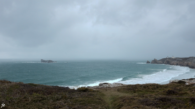 l'arrivée de la pluie sur le sémaphore de la pointe du Toulinguet