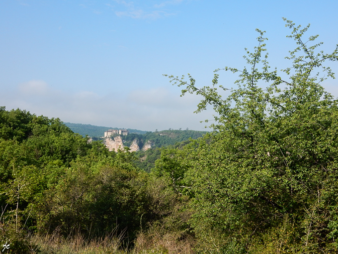 les châteaux de Bruniquel vus de la D1