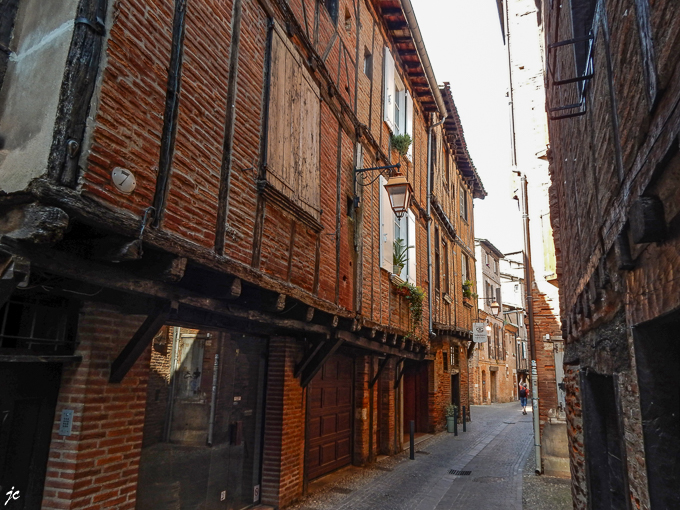Albi, dans la rue Puech Berenguier