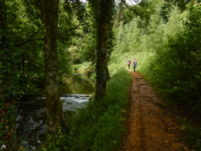 Ghislaine et Simone au bord de la Cuisance