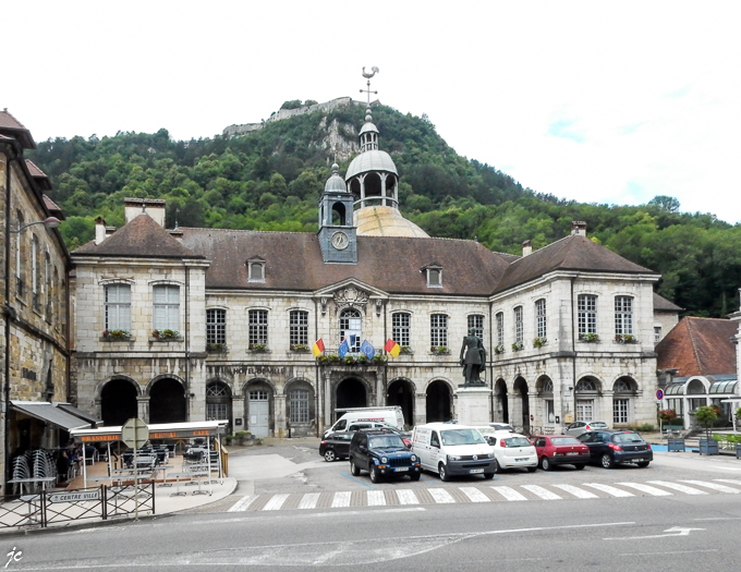 la mairie de Salins les Bains
