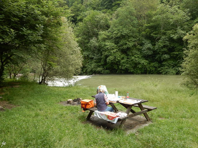 le pique nique au bord du Dessoubre près de Vauclusotte