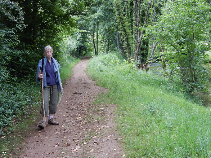 Simone au bord de la Cuisance