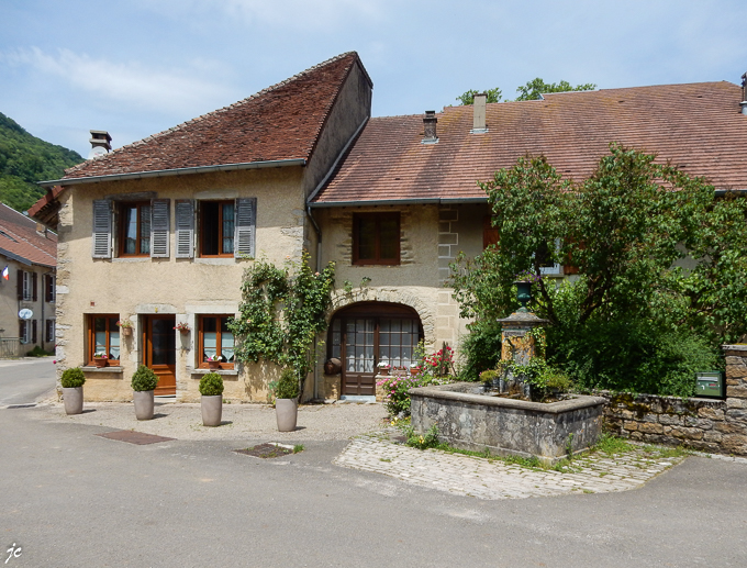 la fontaine à Les Planches