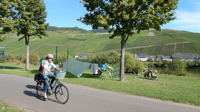 les cyclistes à Lösnich