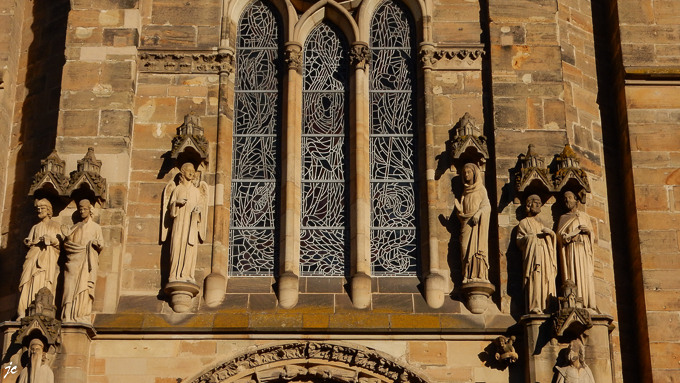 sur la façade de la cathédrale à Trèves