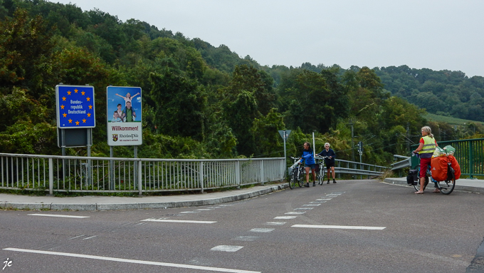 Simone à la frontière avec le Luxembourg